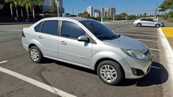FORD FIESTA 1.6 ROCAM SE SEDAN 8V FLEX 4P MANUAL FORD FIESTA 1.6 ROCAM SE SEDAN 8V FLEX 4P MANUAL